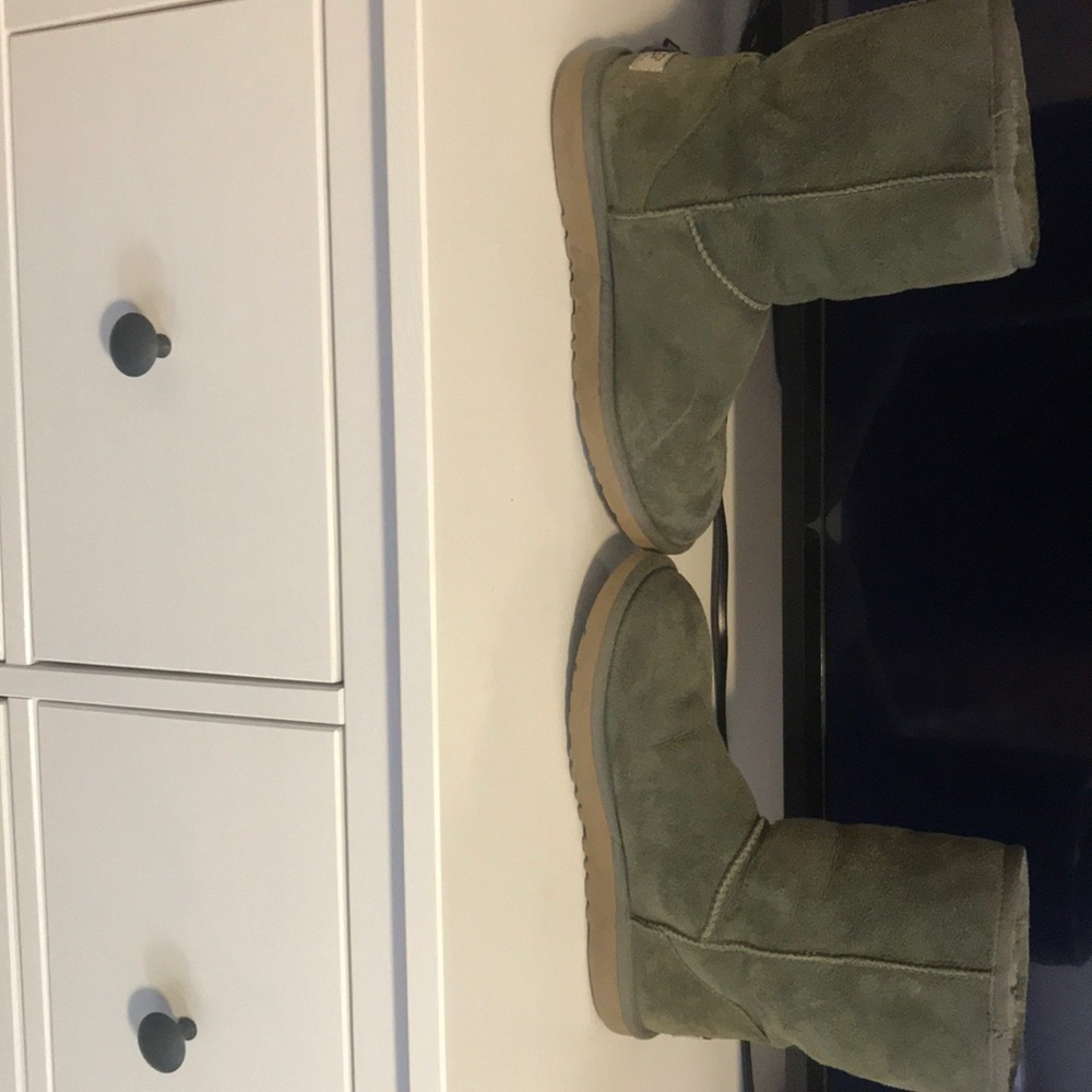Short UGG Boots Size 8